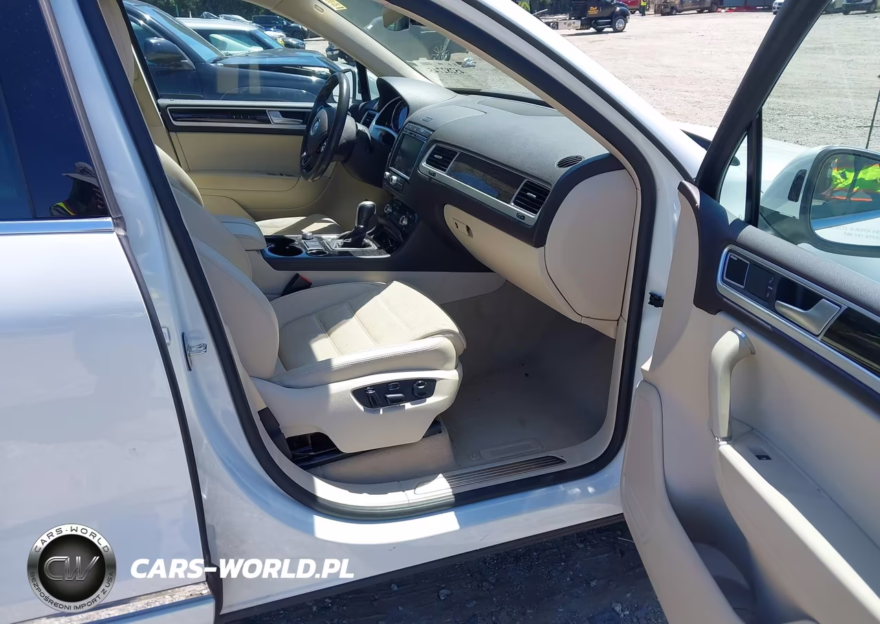 2017 Volkswagen Touareg V6 Executive VIN:WVGGF7BP3HD006259 - 5