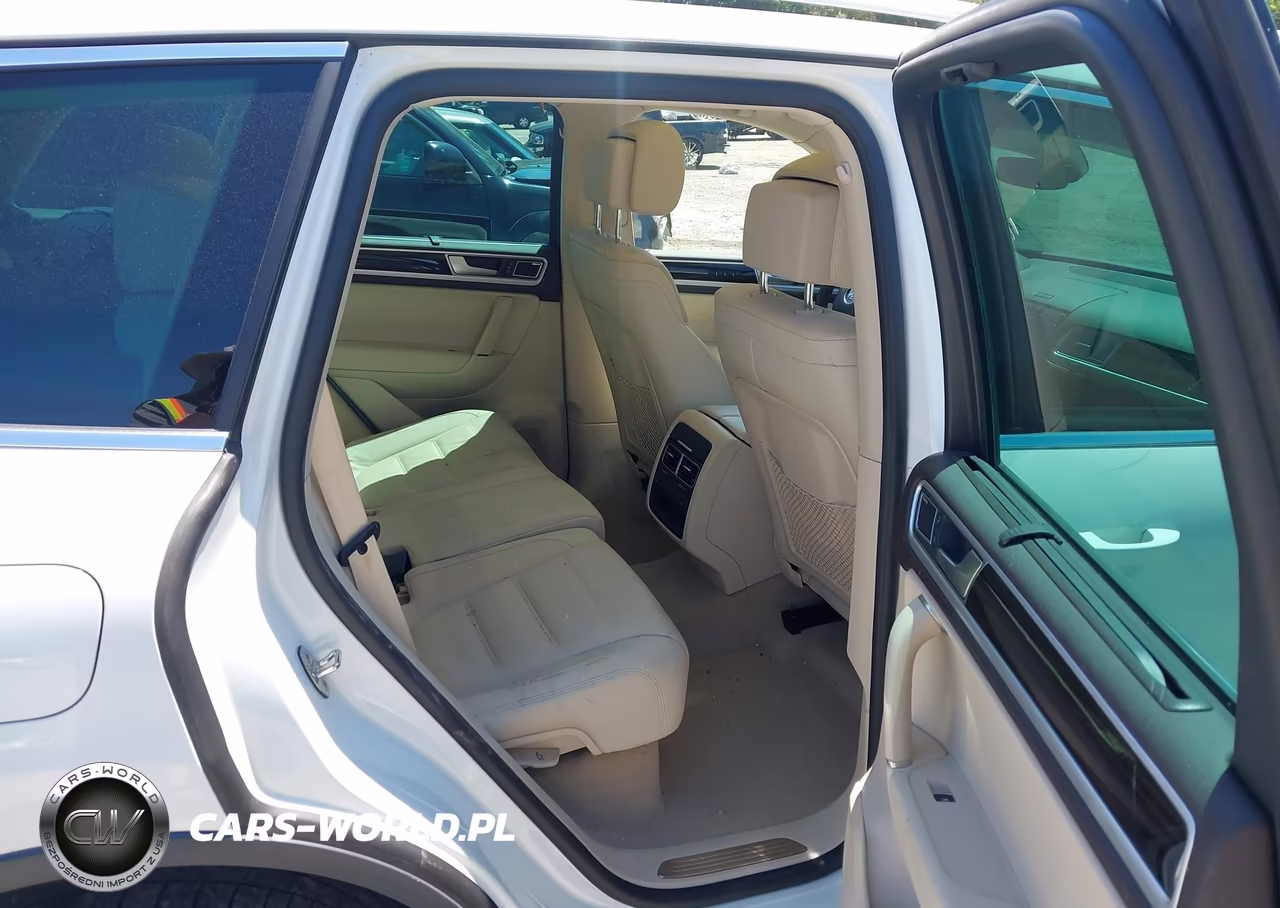 2017 Volkswagen Touareg V6 Executive VIN:WVGGF7BP3HD006259 - 8