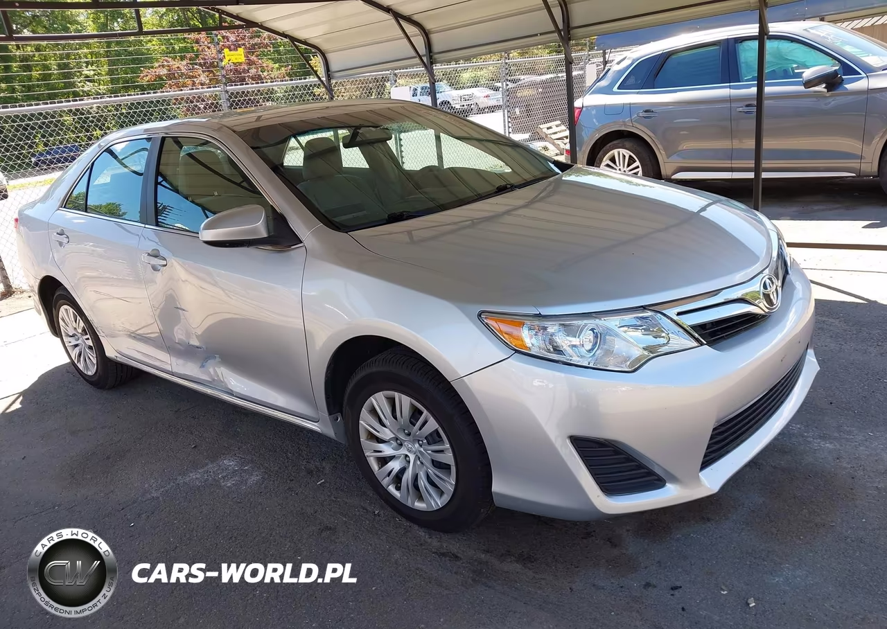 2014 Toyota Camry Le – zdjęcie 1 z 15