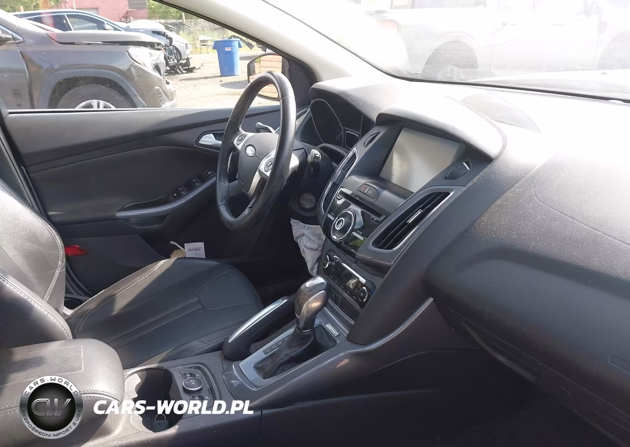 2014 Ford Focus Titanium VIN:1FADP3N22EL147649 - 5
