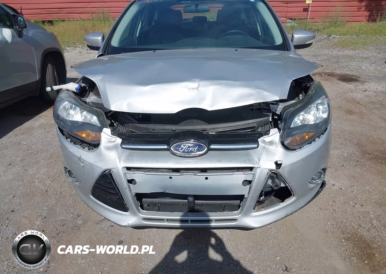 2014 Ford Focus Titanium VIN:1FADP3N22EL147649 - 6