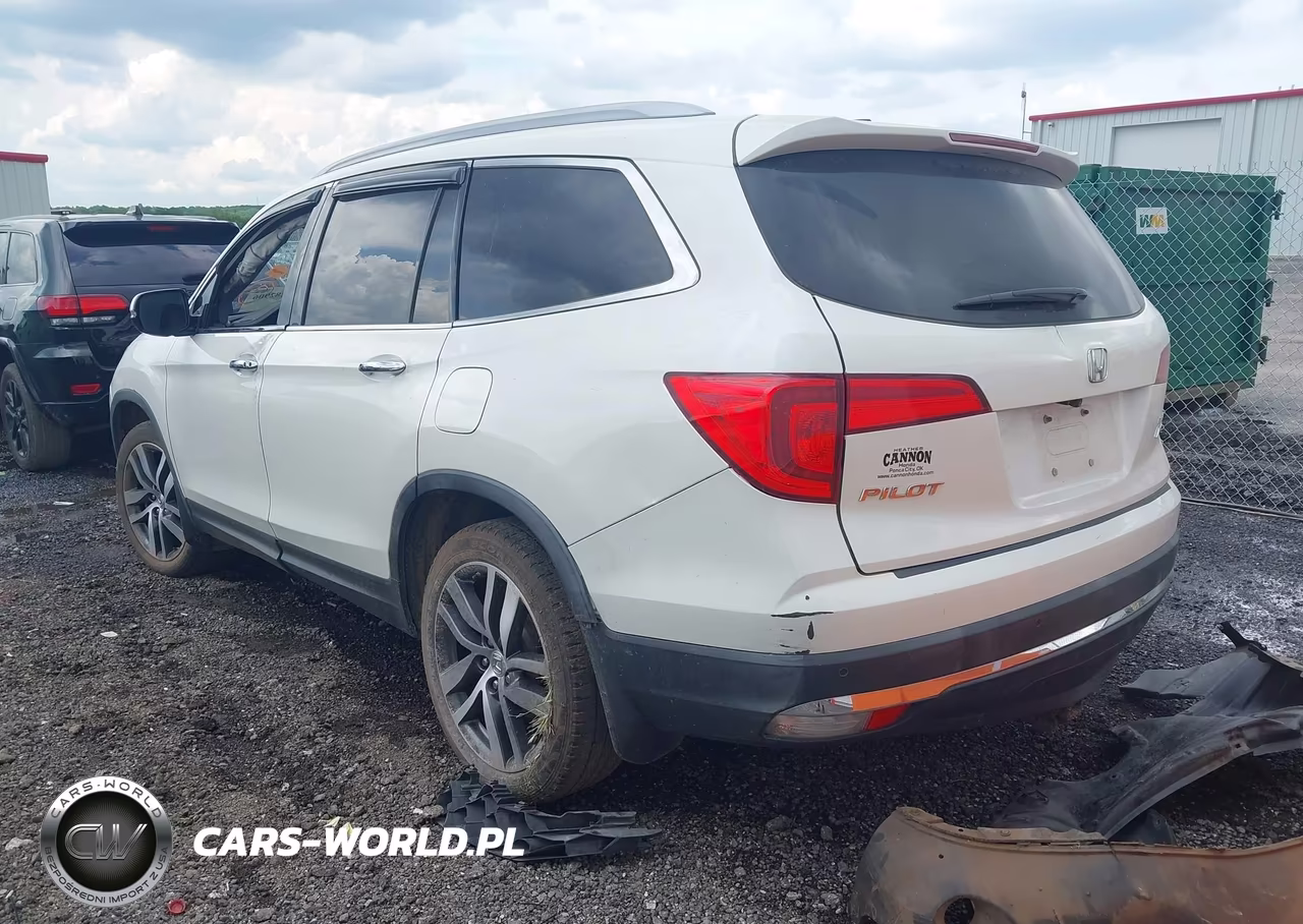 2018 Honda Pilot Elite VIN:5FNYF6H0XJB005458 - 3