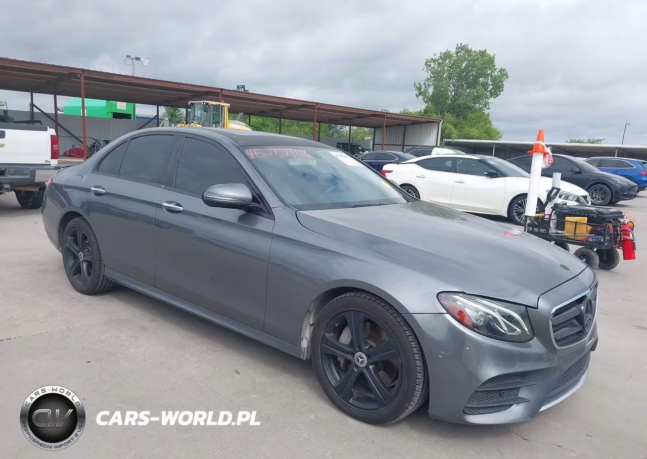 2017 Mercedes-Benz E 300 – zdjęcie 1 z 17