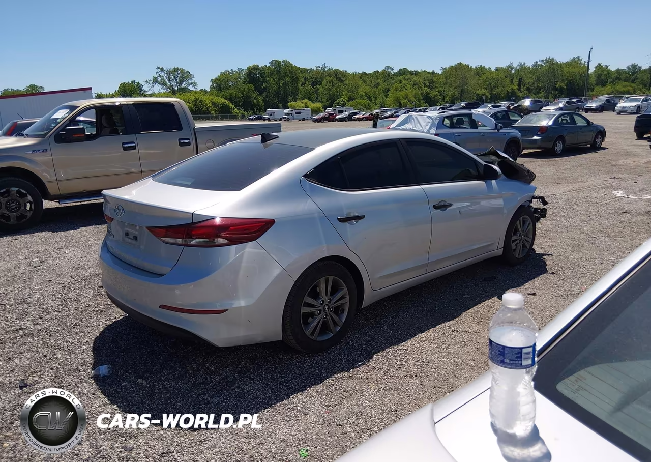 2018 Hyundai Elantra Value Edition VIN:5NPD84LF7JH339599 - 4
