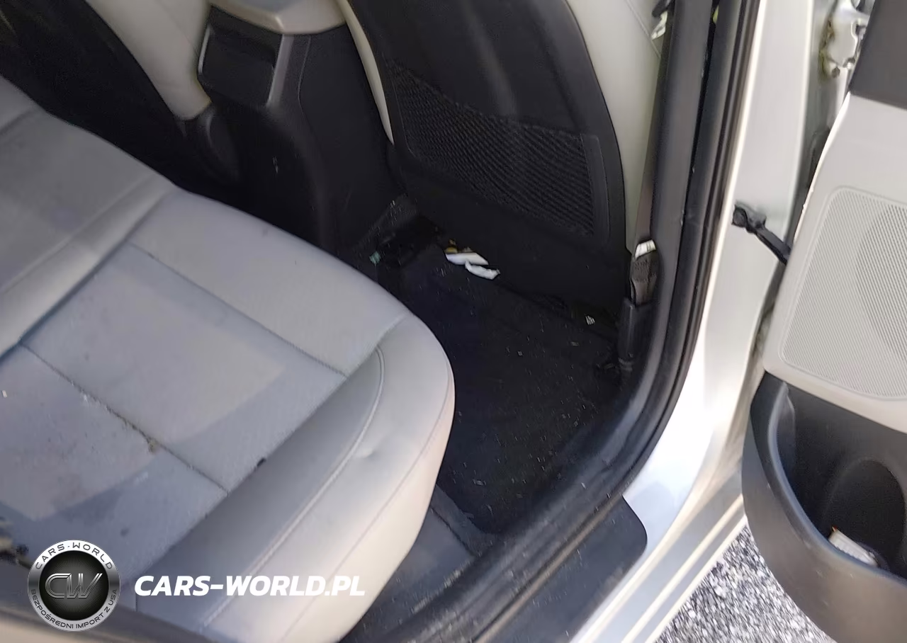 2018 Hyundai Elantra Value Edition VIN:5NPD84LF7JH339599 - 8