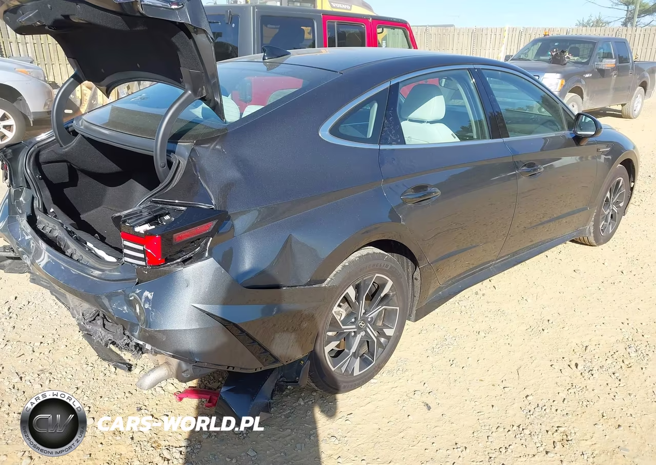 2025 Hyundai Sonata Sel VIN:KMHL64JA8SA428966 - 4