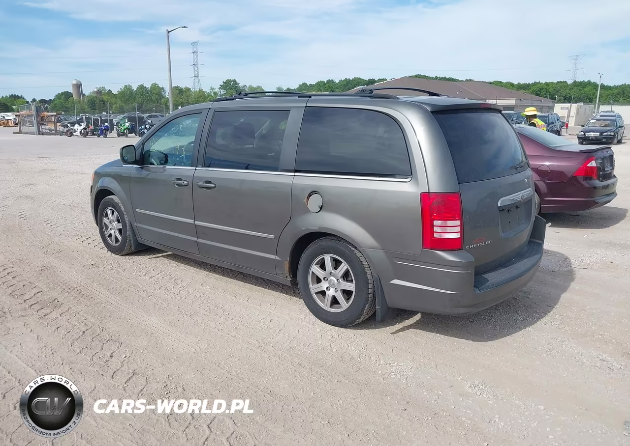 2010 Chrysler Town & Country Touring Plus VIN:2A4RR8D19AR361386 - 3