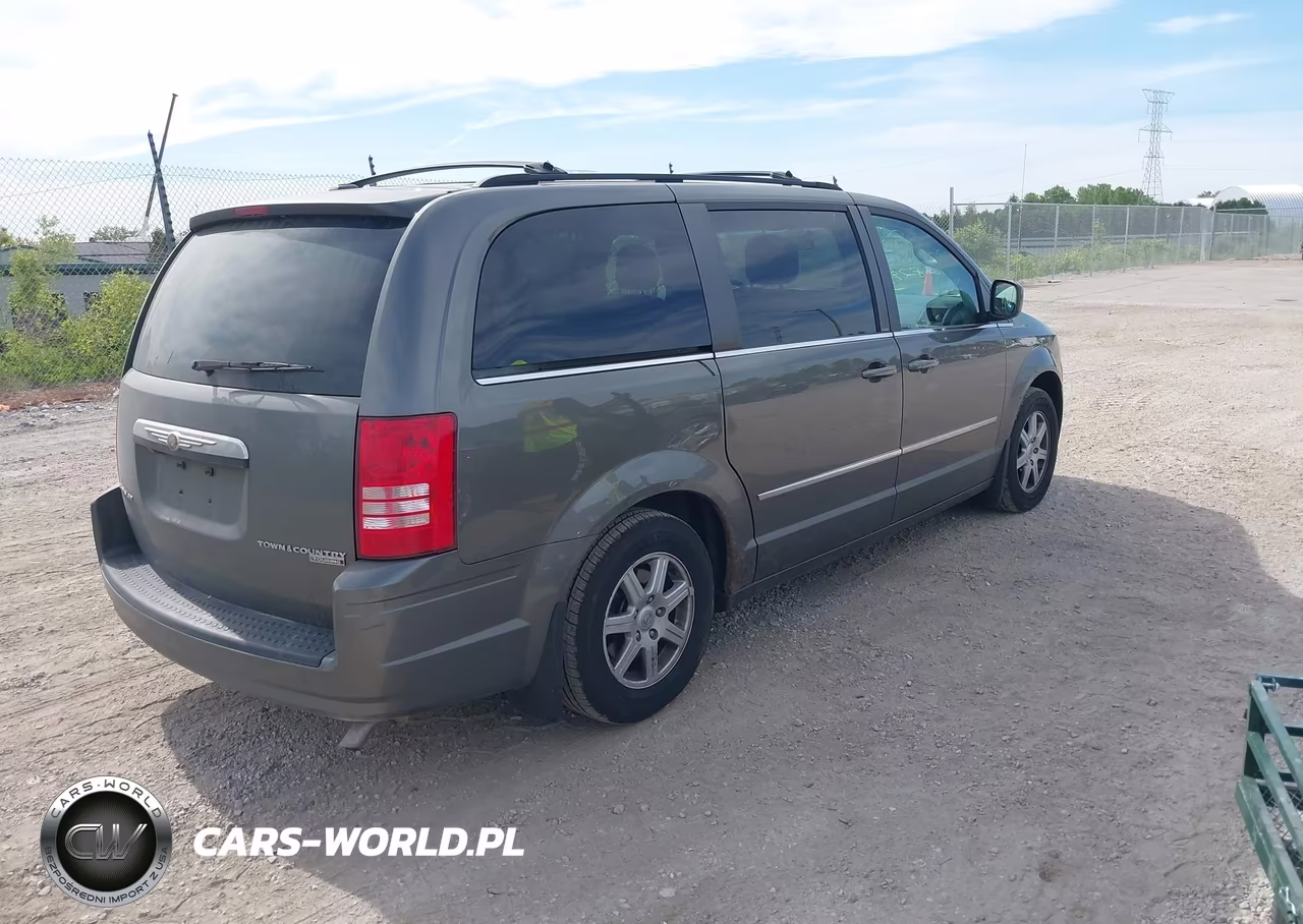 2010 Chrysler Town & Country Touring Plus VIN:2A4RR8D19AR361386 - 4