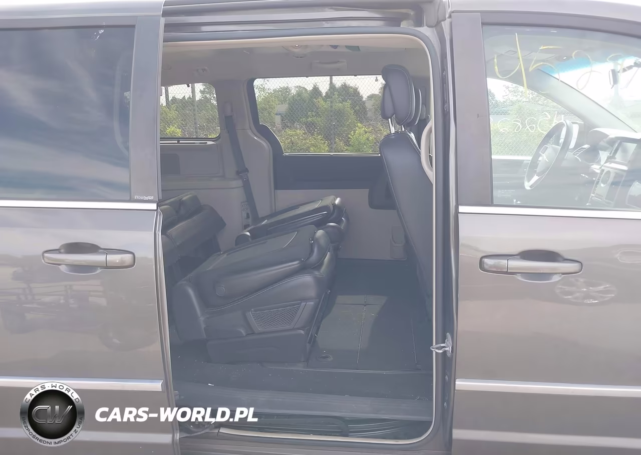 2010 Chrysler Town & Country Touring Plus VIN:2A4RR8D19AR361386 - 8