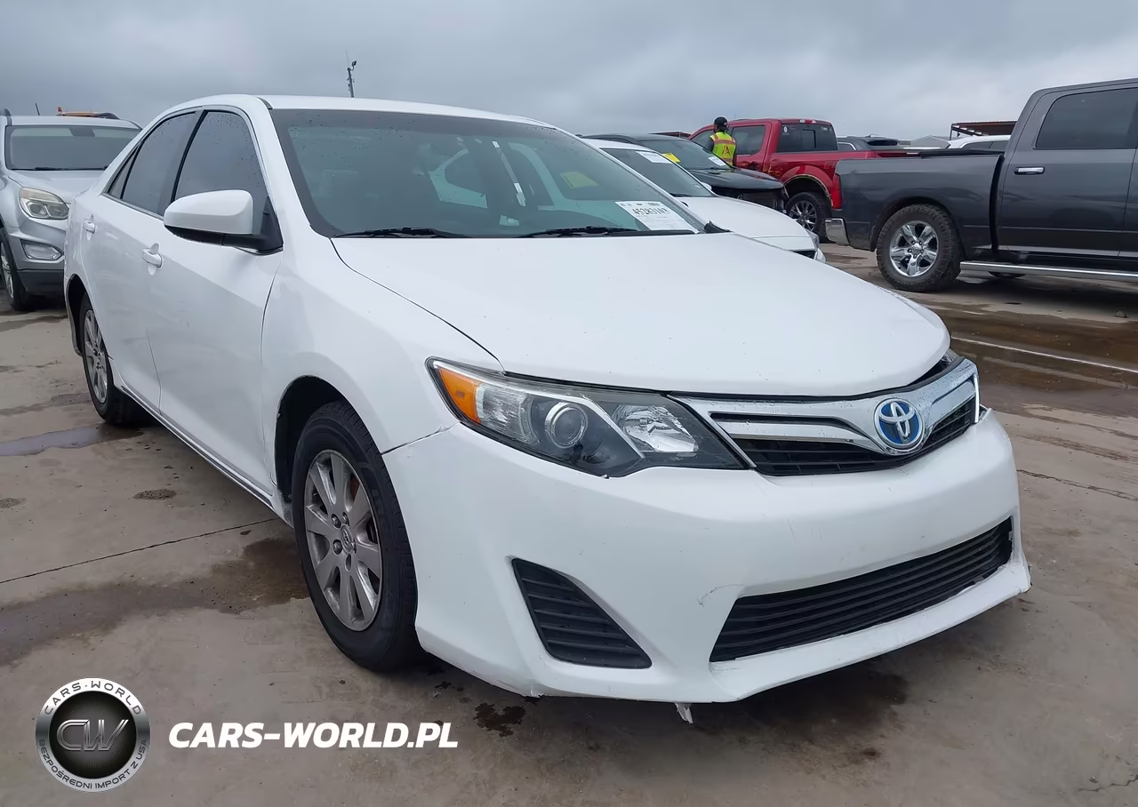 2014 Toyota Camry Hybrid Le – zdjęcie 1 z 16