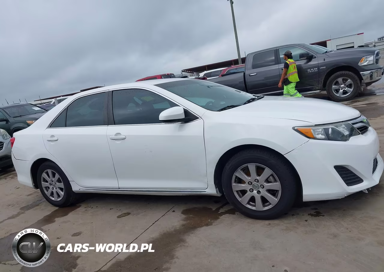 2014 Toyota Camry Hybrid Le VIN:4T1BD1FK0EU110991 - 13