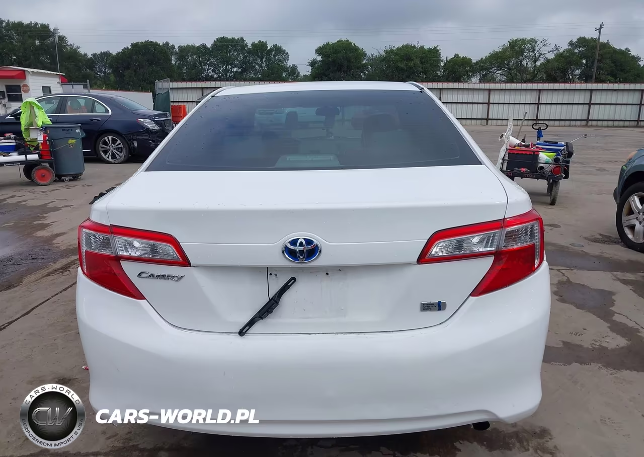 2014 Toyota Camry Hybrid Le VIN:4T1BD1FK0EU110991 - 16