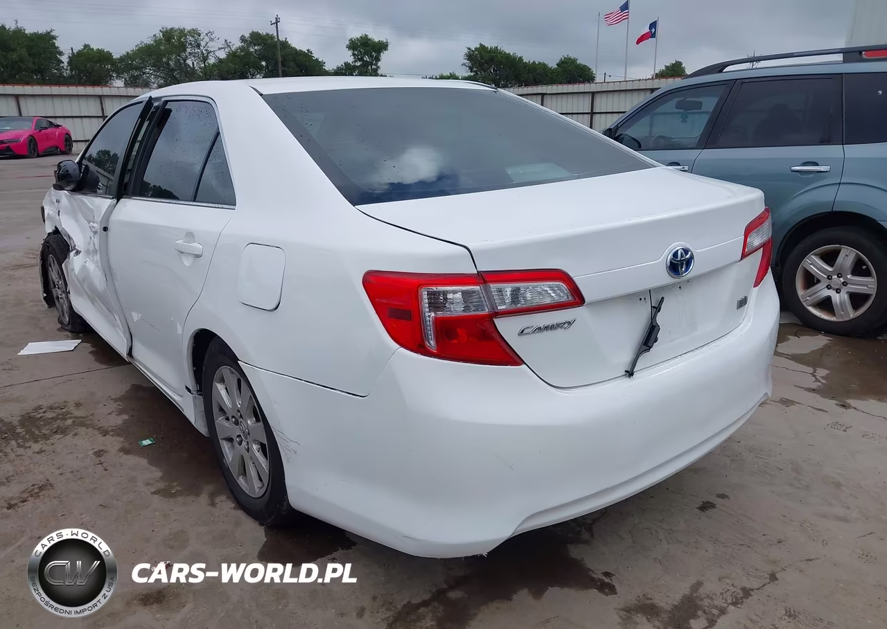 2014 Toyota Camry Hybrid Le VIN:4T1BD1FK0EU110991 - 3