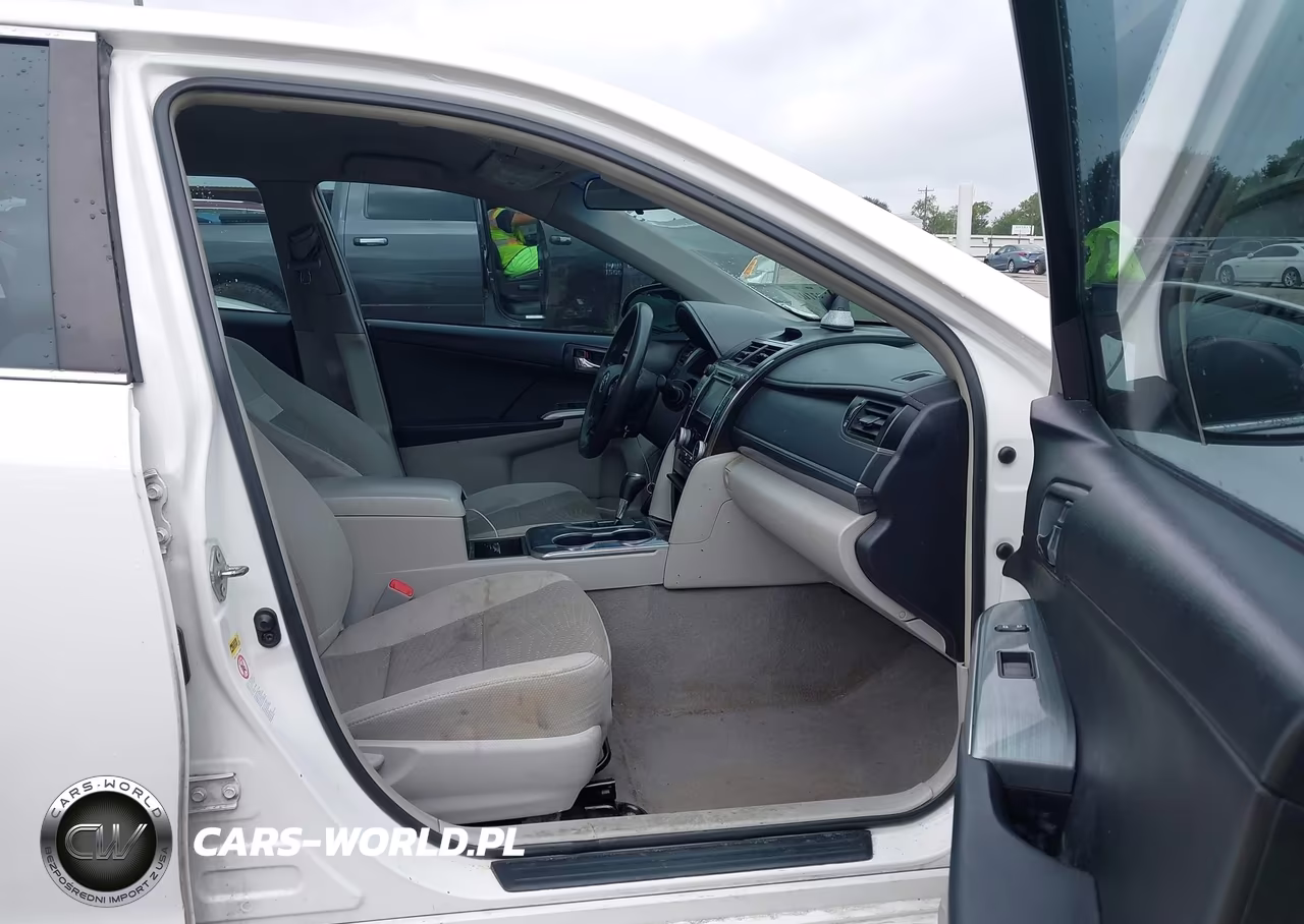 2014 Toyota Camry Hybrid Le VIN:4T1BD1FK0EU110991 - 5