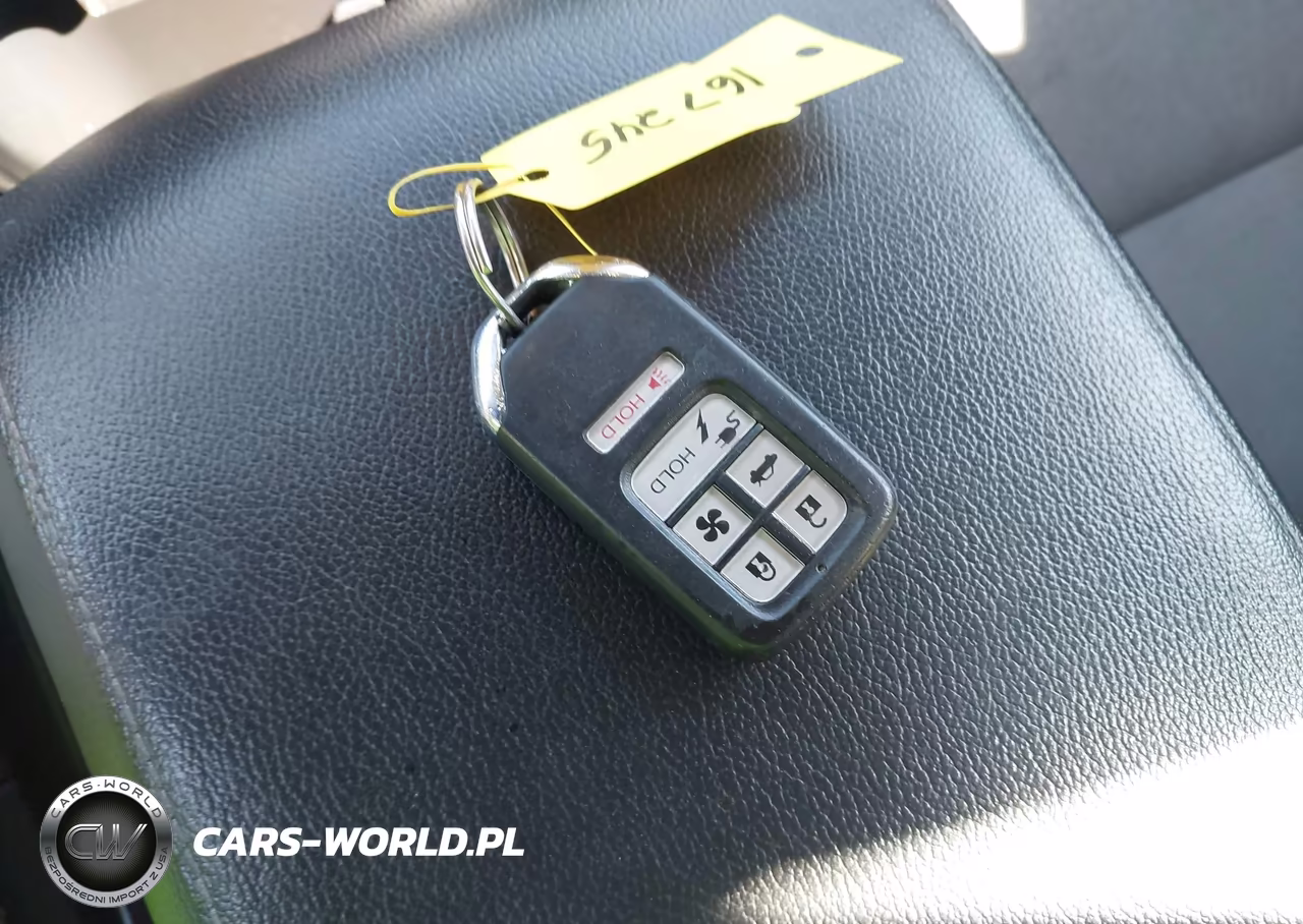 2018 Honda Clarity Plug-In Hybrid VIN:JHMZC5F13JC018115 - 10