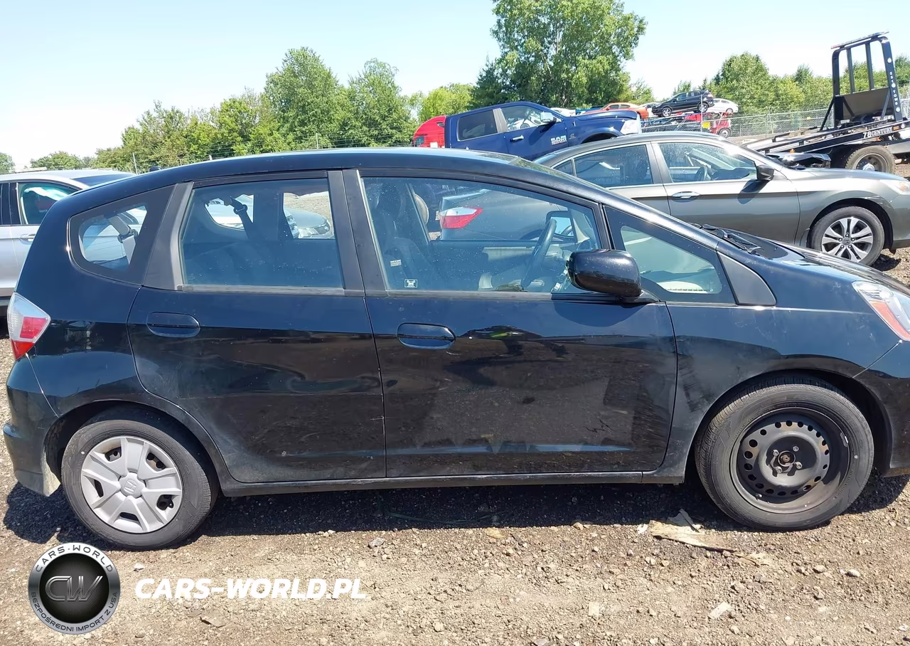 2013 Honda Fit VIN:JHMGE8H3XDC015234 - 13