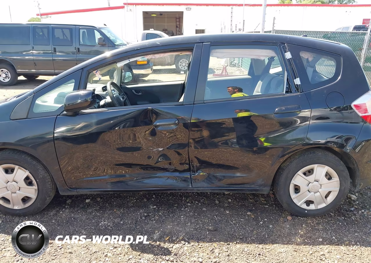 2013 Honda Fit VIN:JHMGE8H3XDC015234 - 14