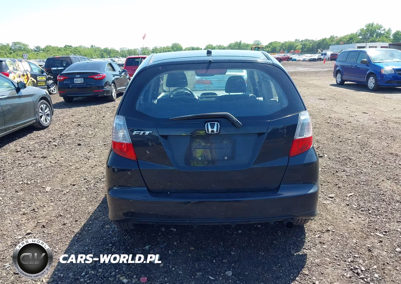 2013 Honda Fit VIN:JHMGE8H3XDC015234 - 16