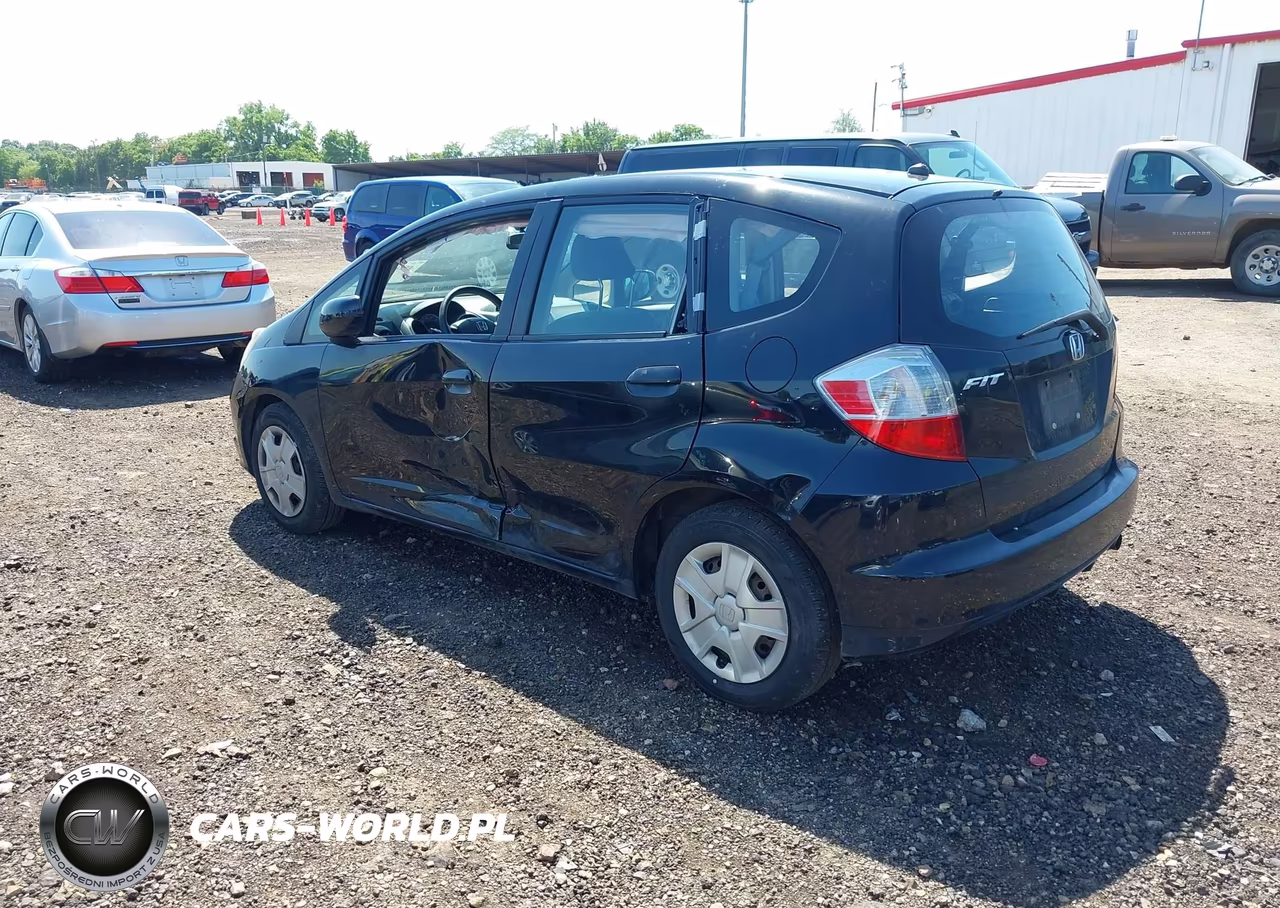 2013 Honda Fit VIN:JHMGE8H3XDC015234 - 3