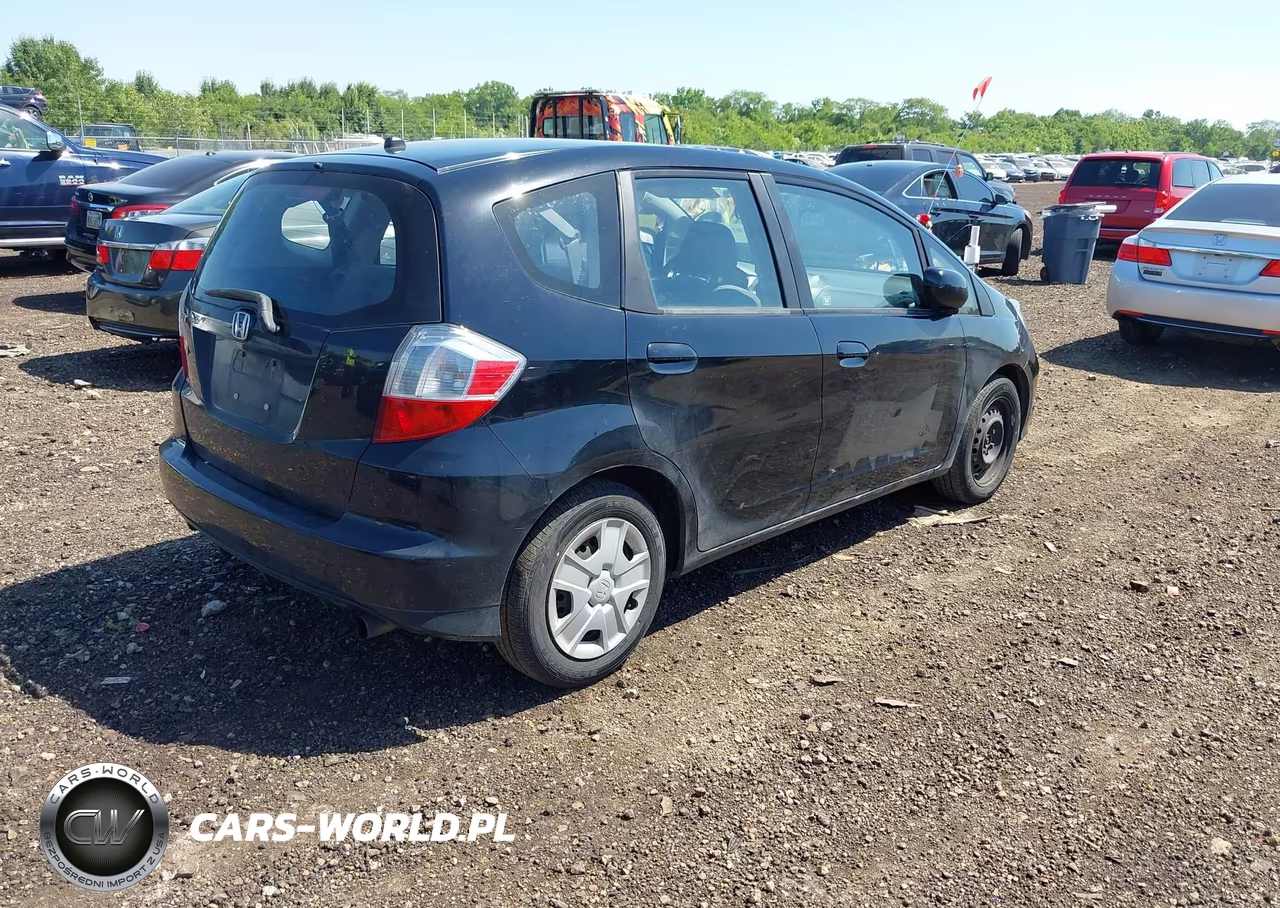 2013 Honda Fit VIN:JHMGE8H3XDC015234 - 4