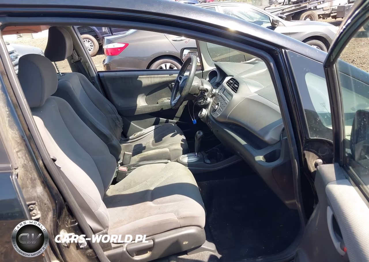 2013 Honda Fit VIN:JHMGE8H3XDC015234 - 5