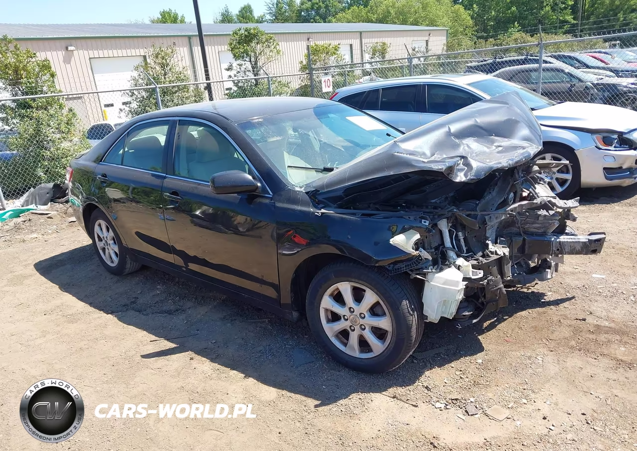 2011 Toyota Camry Le – zdjęcie 1 z 16