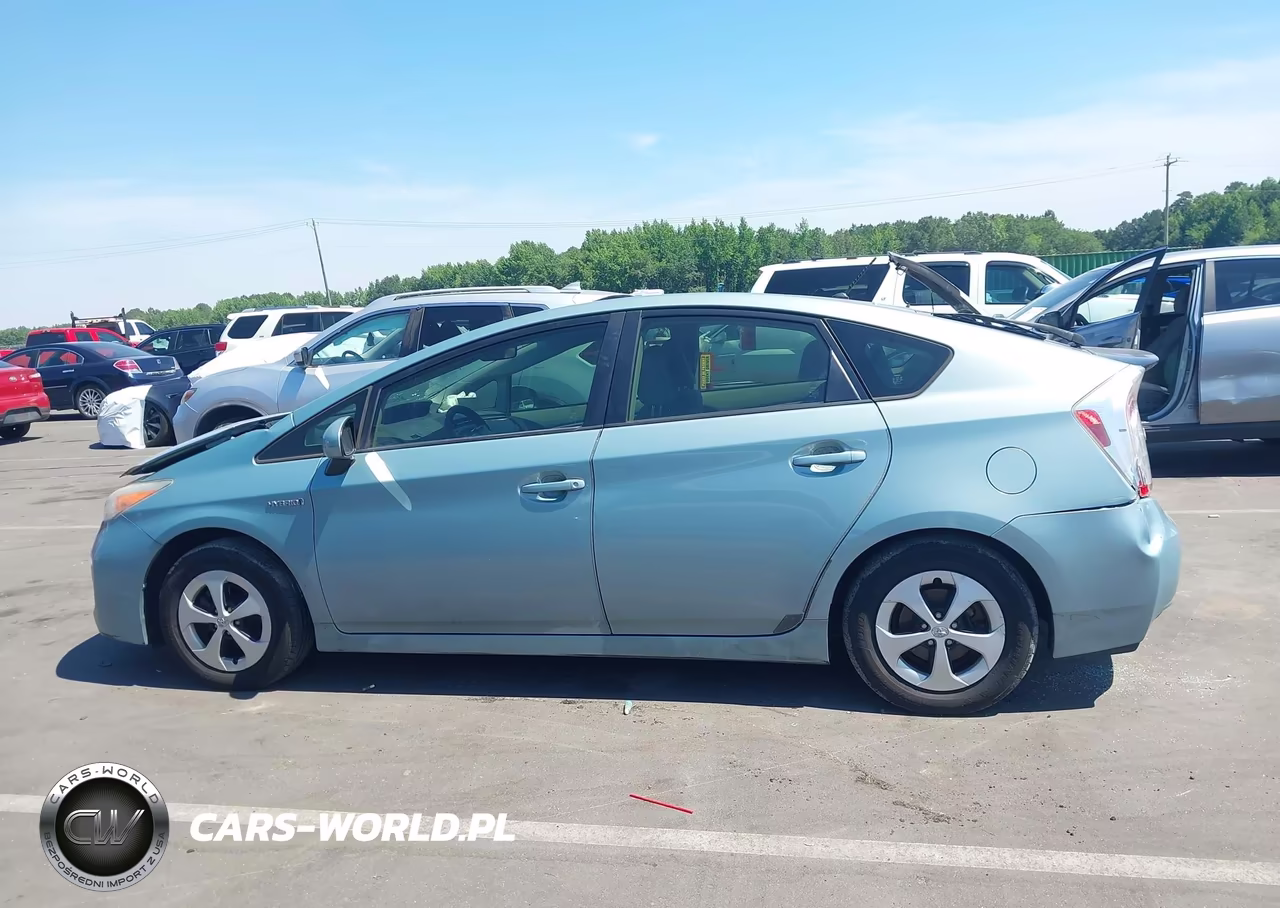 2013 Toyota Prius Two VIN:JTDKN3DU7D1650663 - 14