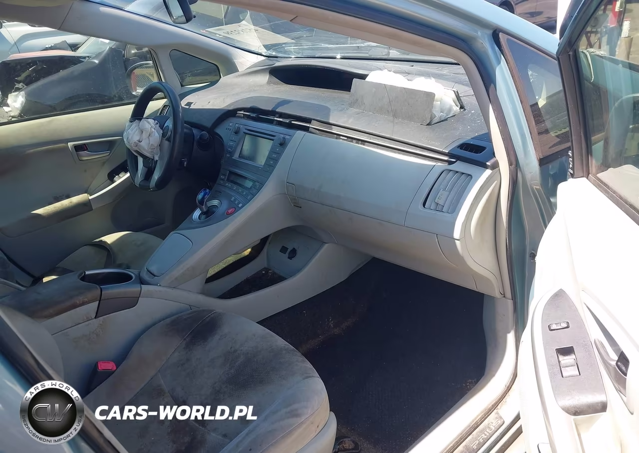 2013 Toyota Prius Two VIN:JTDKN3DU7D1650663 - 5