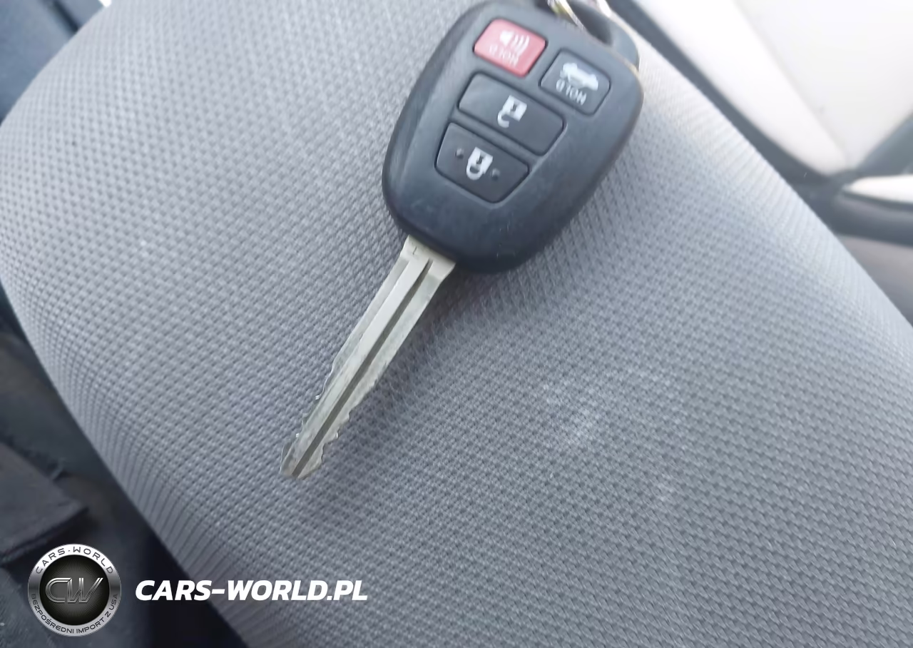 2017 Toyota Corolla Le VIN:2T1BURHEXHC843867 - 11