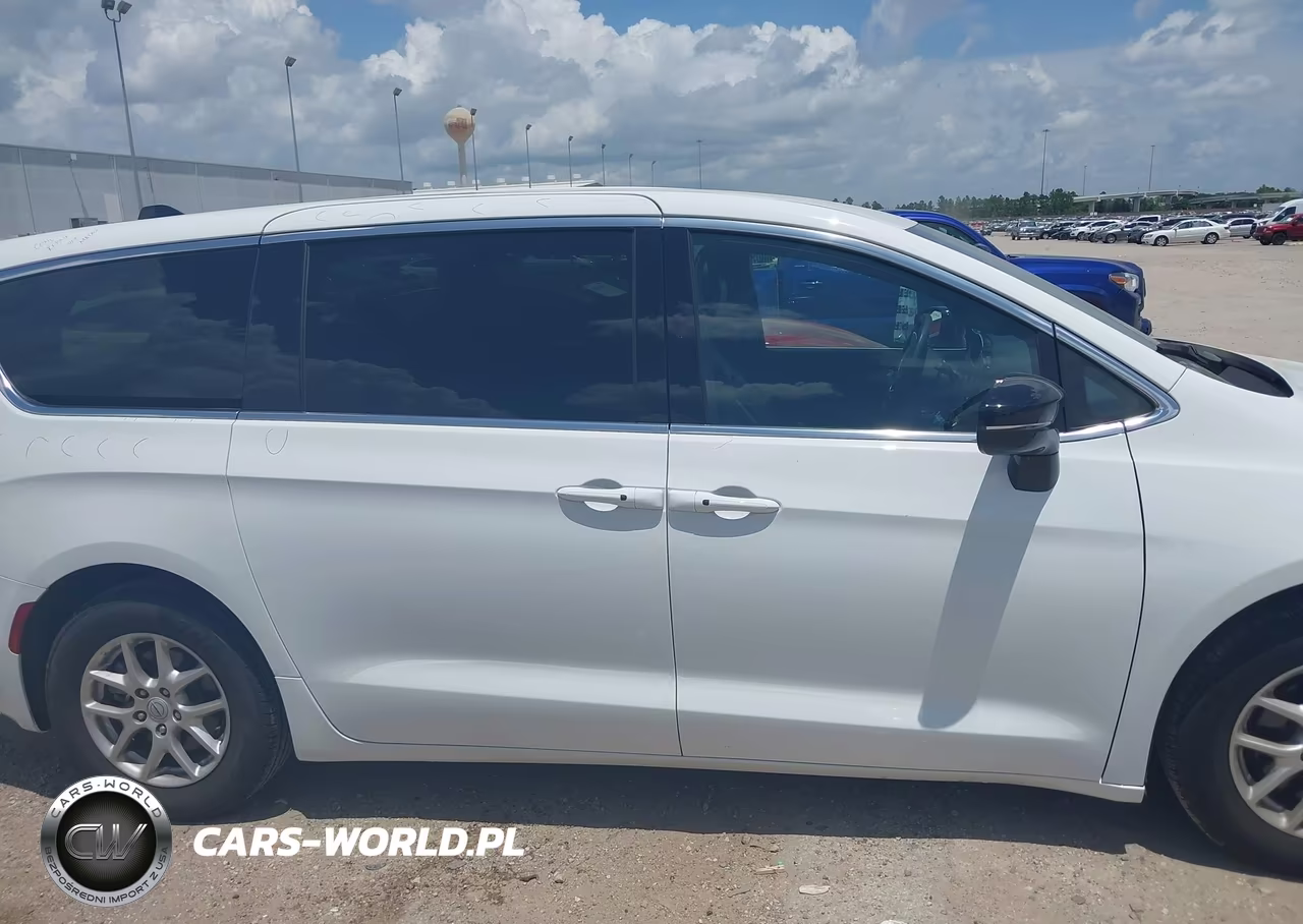 2025 Chrysler Pacifica Select VIN:2C4RC1BG7SR578930 - 13