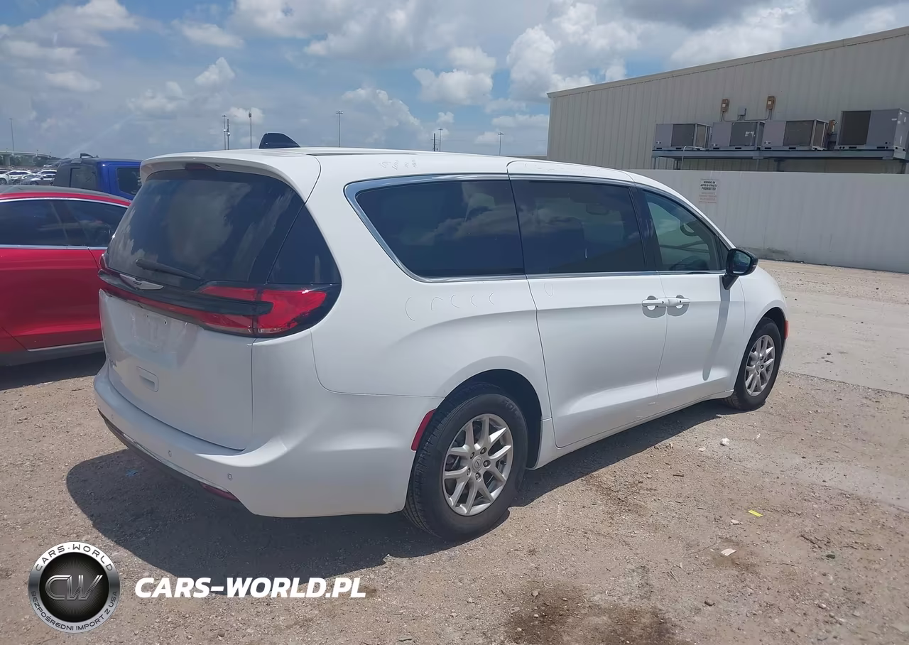 2025 Chrysler Pacifica Select VIN:2C4RC1BG7SR578930 - 4