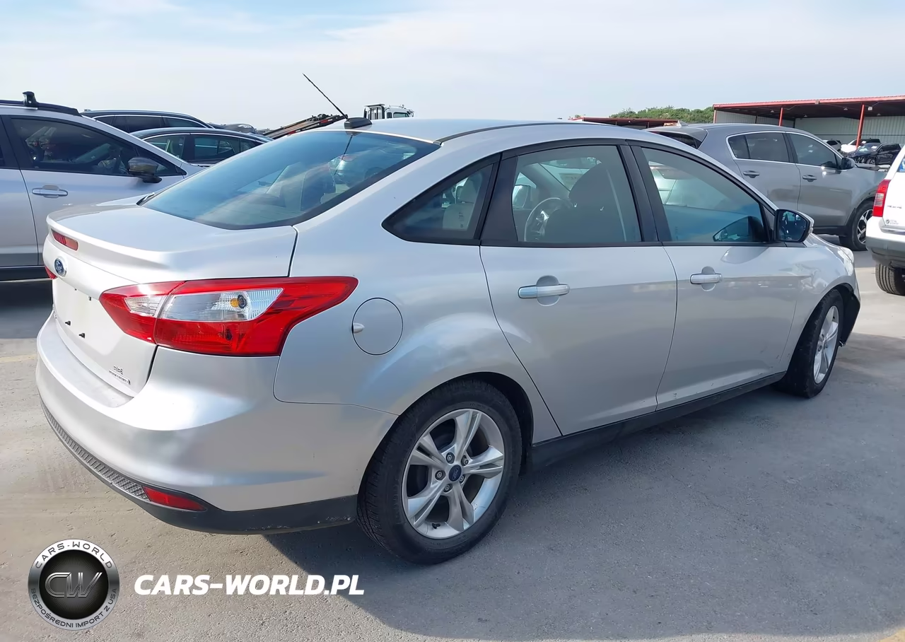 2014 Ford Focus Se VIN:1FADP3F26EL183441 - 4