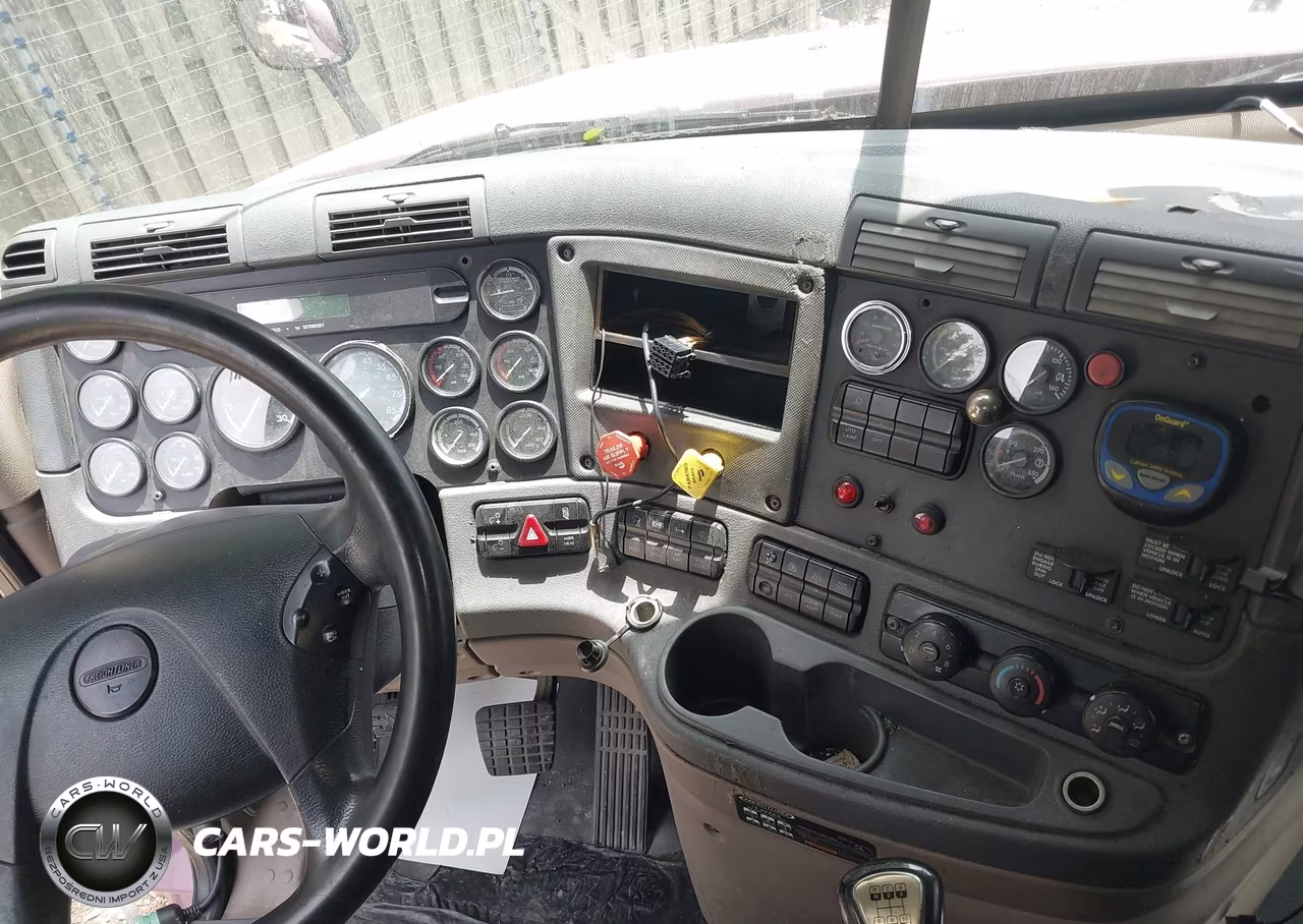 2013 Freightliner Cascadia 125 VIN:3AKJGLDRXDSBA4389 - 13
