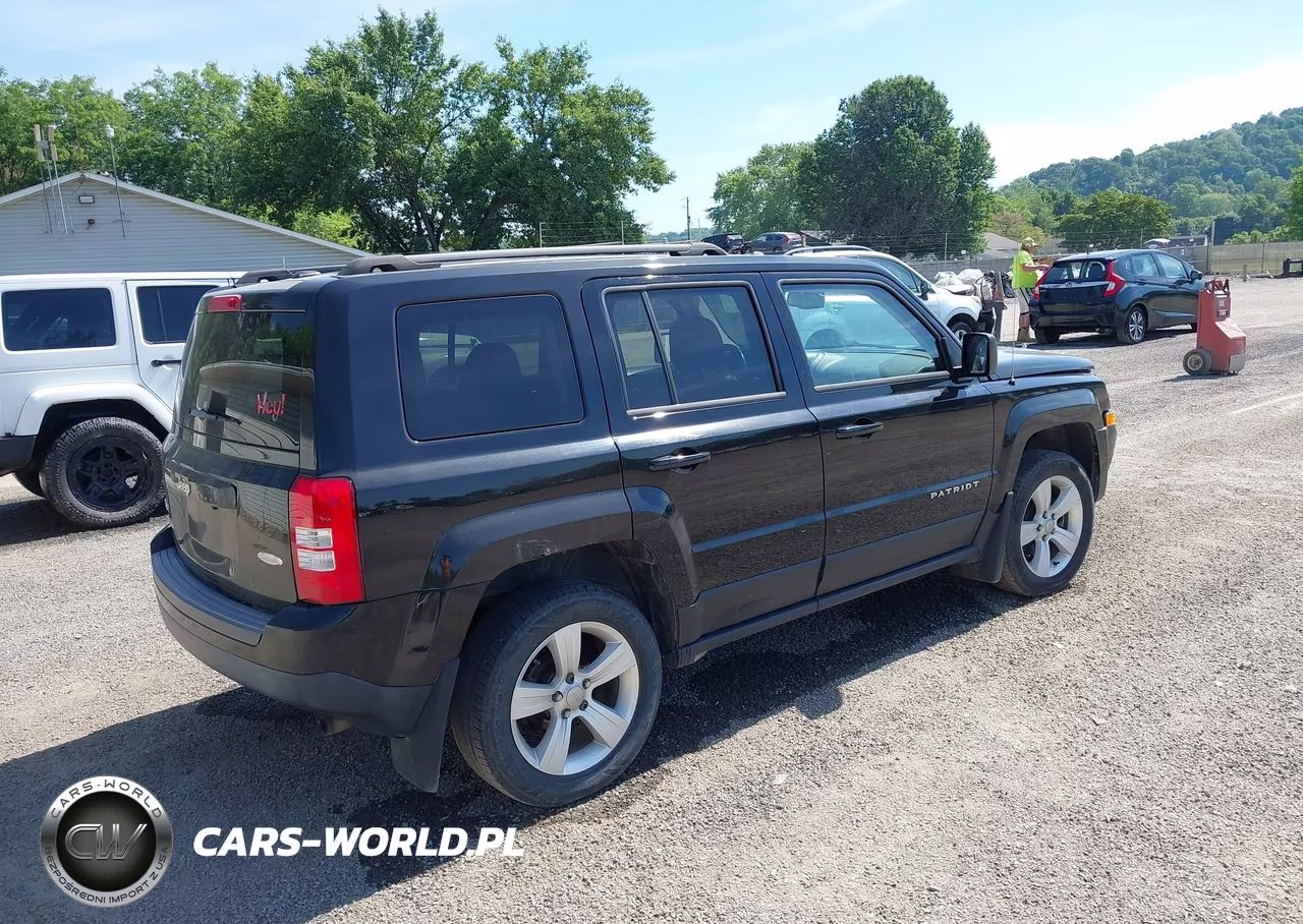 2015 Jeep Patriot Latitude VIN:1C4NJRFBXFD184686 - 4
