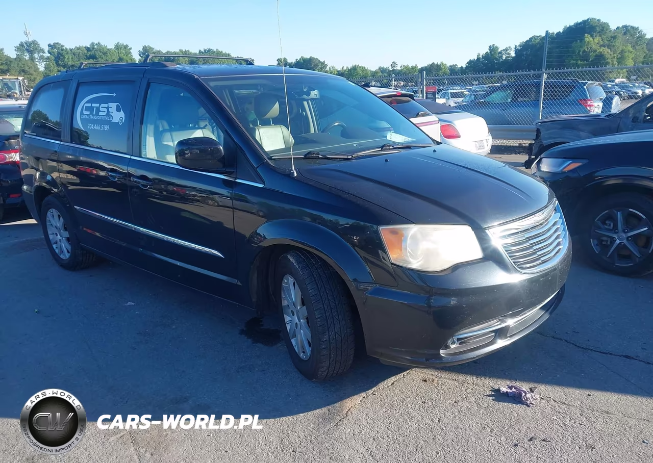 2013 Chrysler Town & Country Touring – zdjęcie 1 z 12