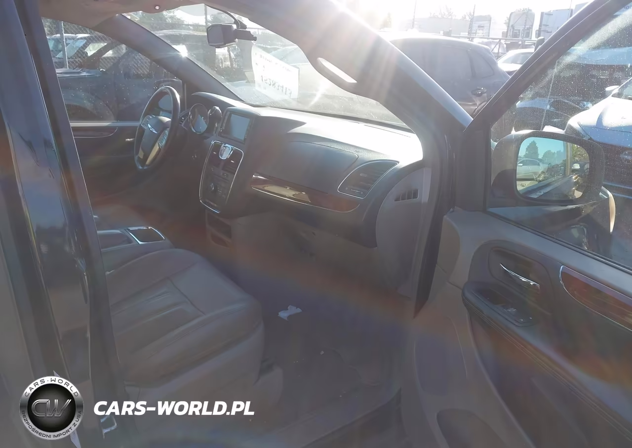 2013 Chrysler Town & Country Touring VIN:2C4RC1BG4DR689972 - 5