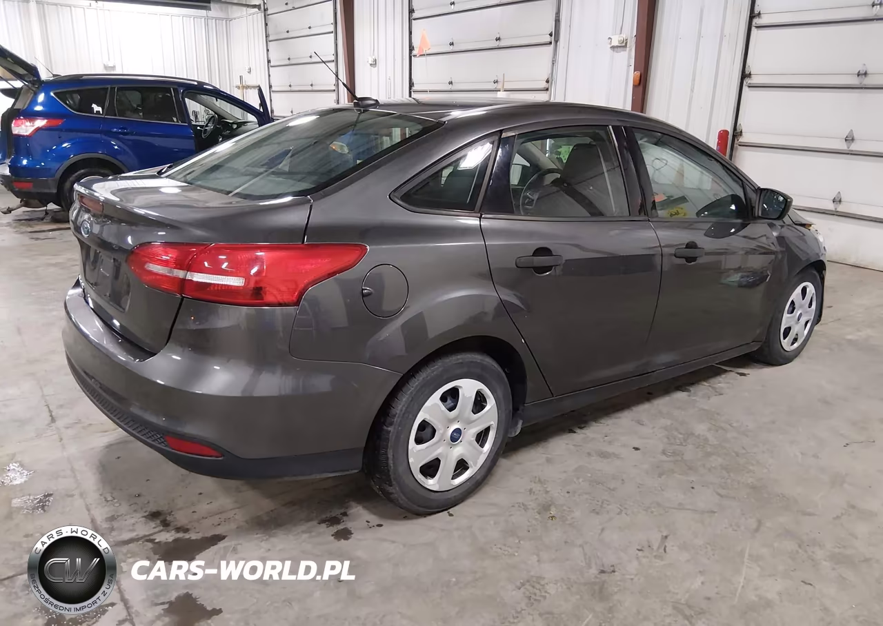 2017 Ford Focus S VIN:1FADP3E20HL252971 - 4