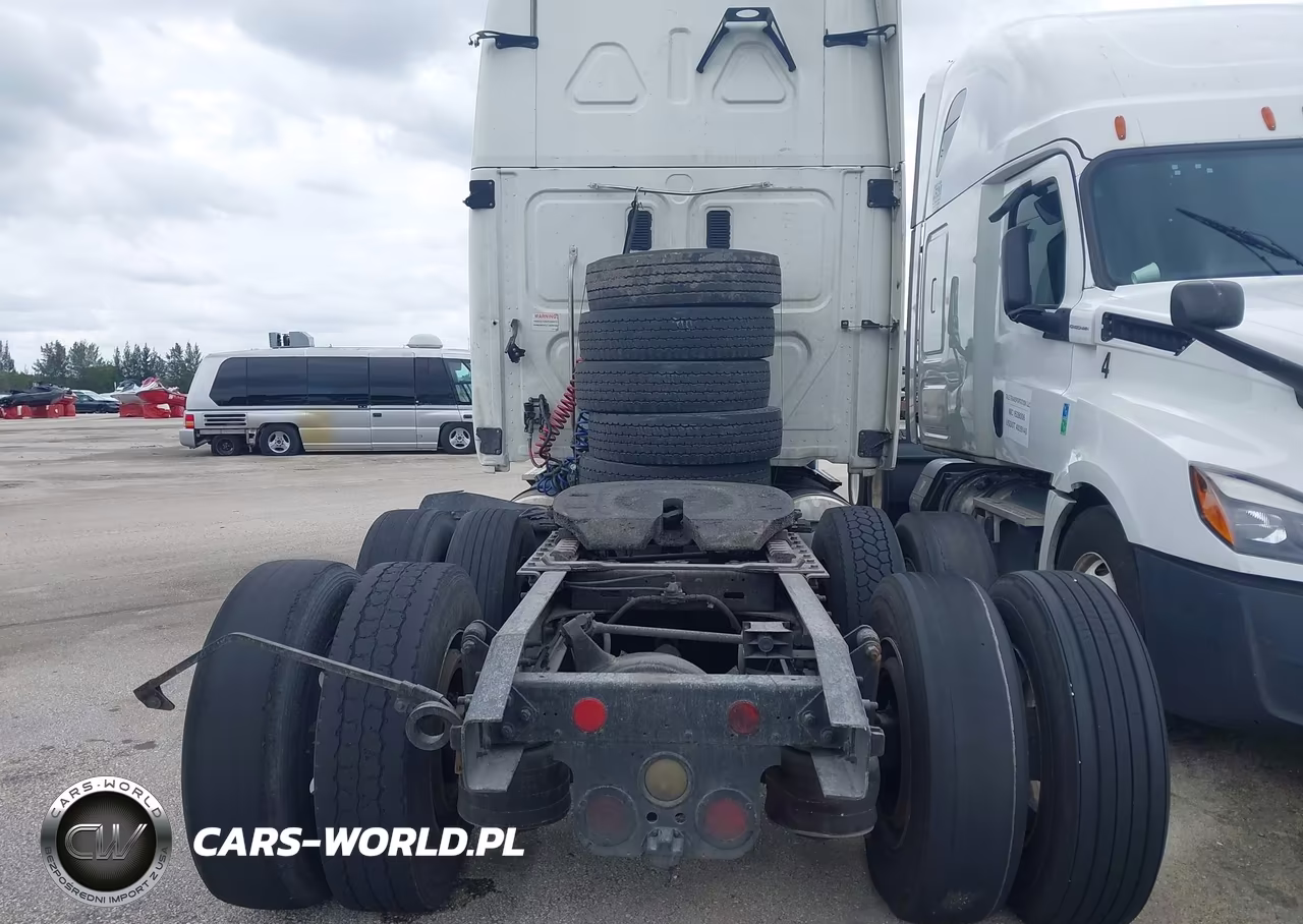 2012 Freightliner Cascadia 125 VIN:1FUJGLBG9CSBV6456 - 15