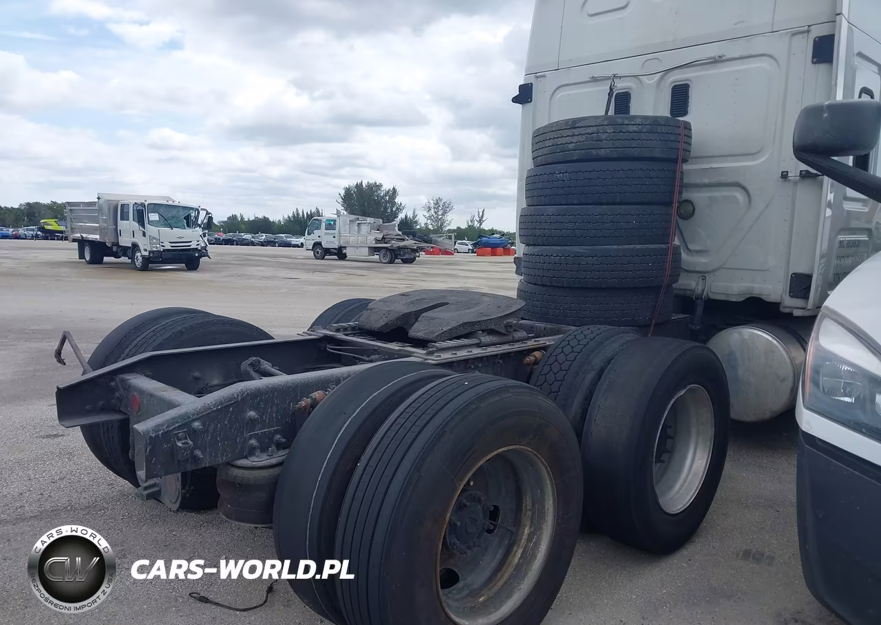 2012 Freightliner Cascadia 125 VIN:1FUJGLBG9CSBV6456 - 4