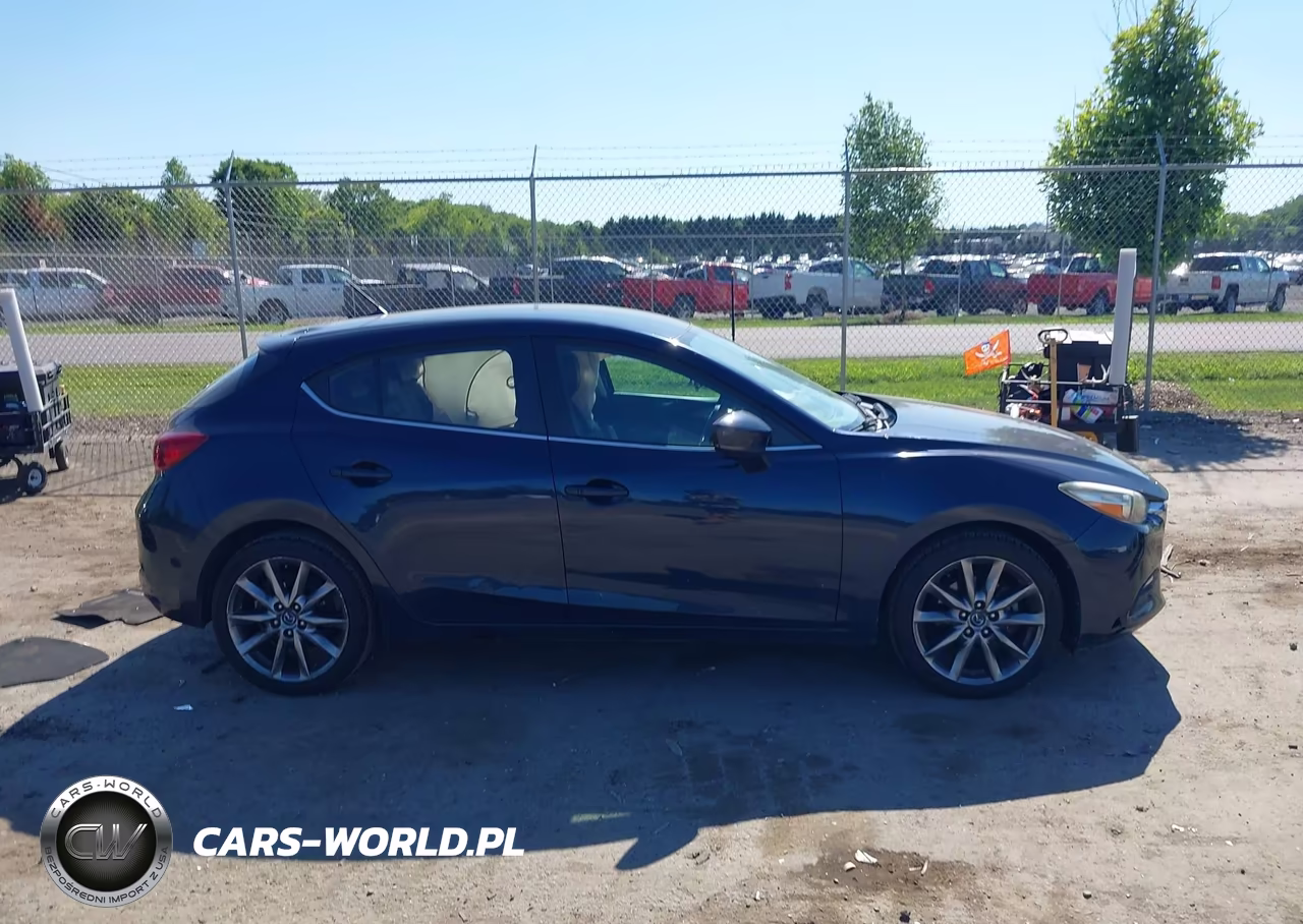 2018 Mazda Mazda3 Touring VIN:3MZBN1L33JM258286 - 13