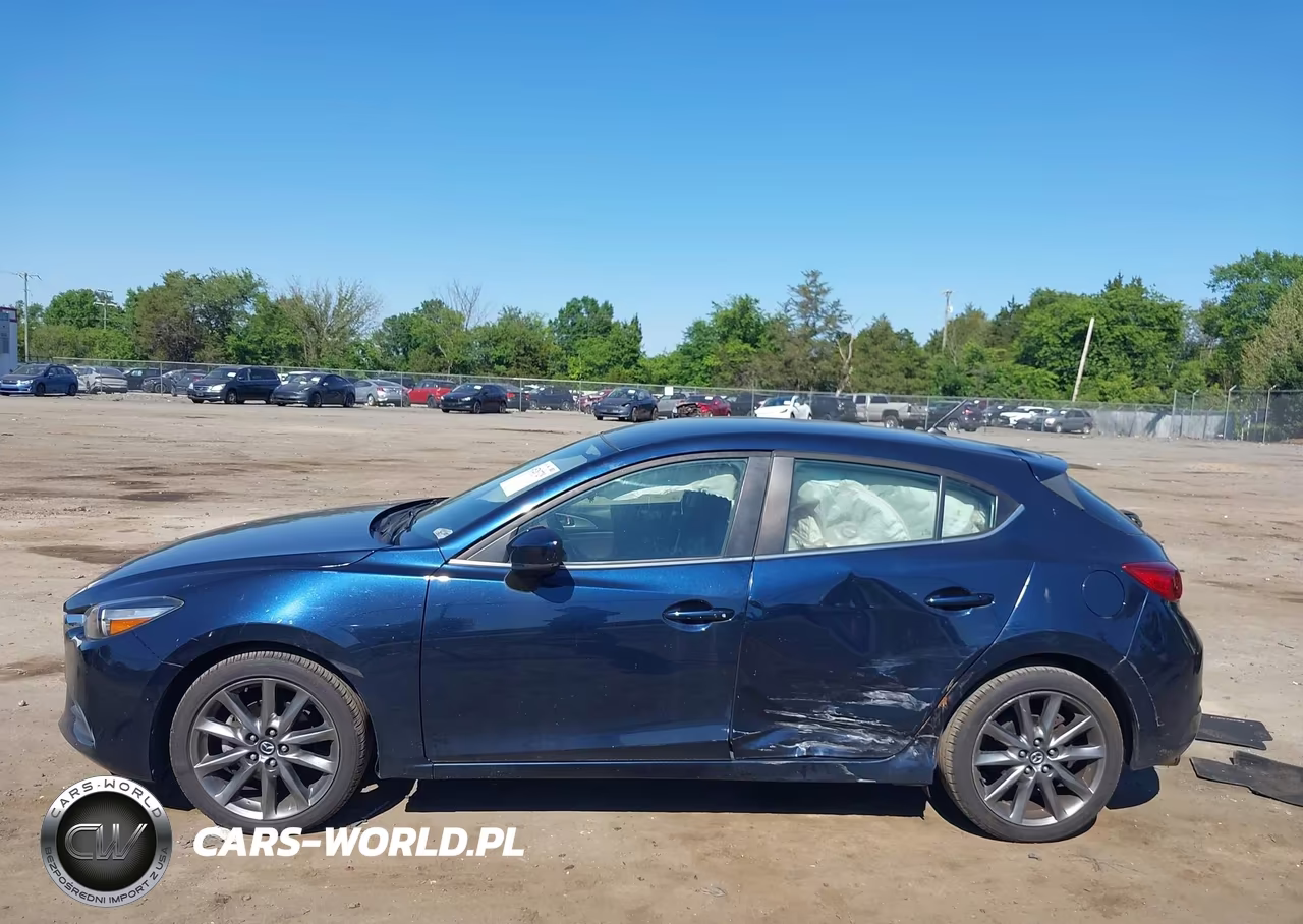 2018 Mazda Mazda3 Touring VIN:3MZBN1L33JM258286 - 14