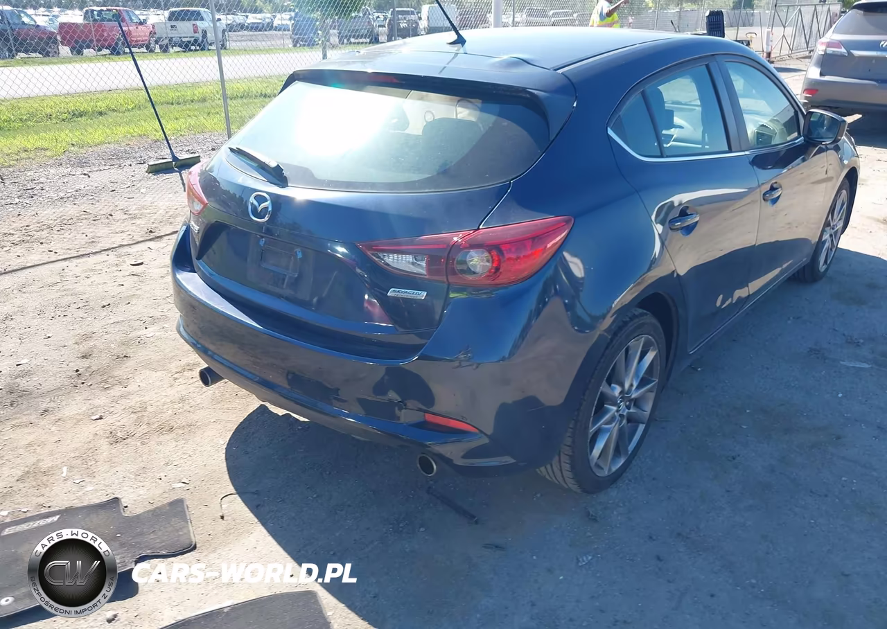 2018 Mazda Mazda3 Touring VIN:3MZBN1L33JM258286 - 4