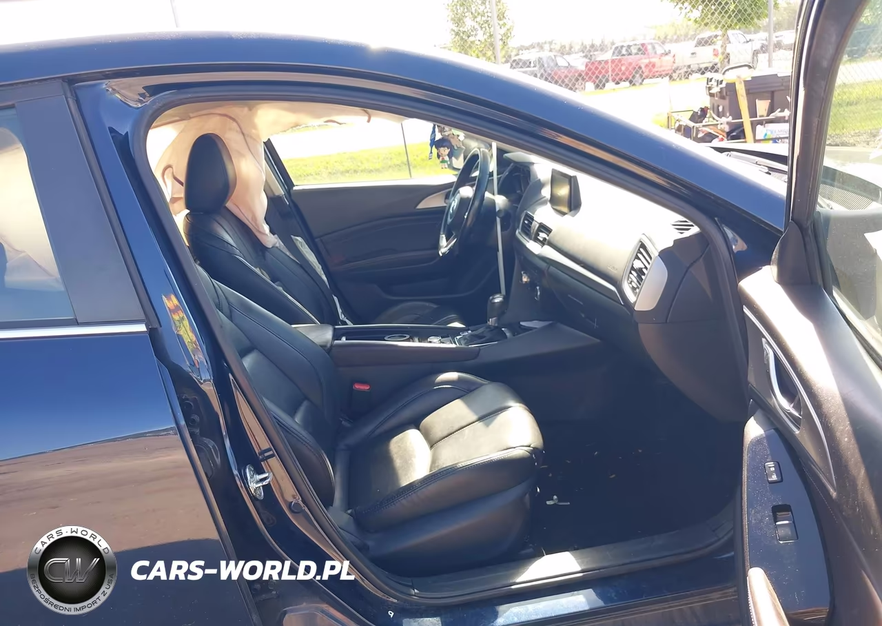 2018 Mazda Mazda3 Touring VIN:3MZBN1L33JM258286 - 5