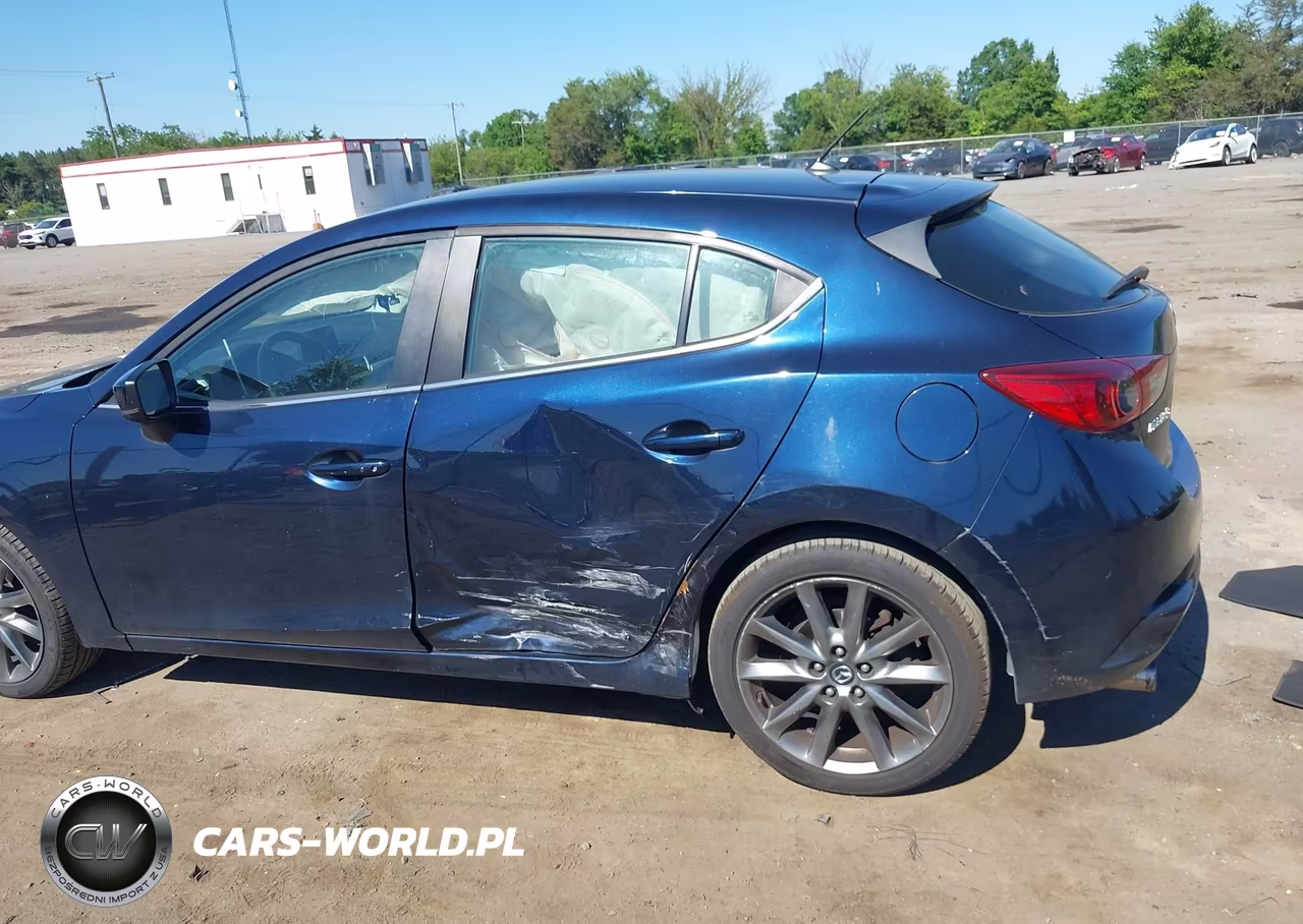 2018 Mazda Mazda3 Touring VIN:3MZBN1L33JM258286 - 6