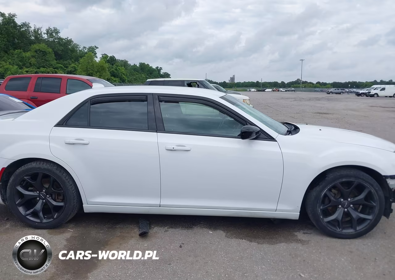 2020 Chrysler 300 Touring VIN:2C3CCAAG5LH160238 - 14