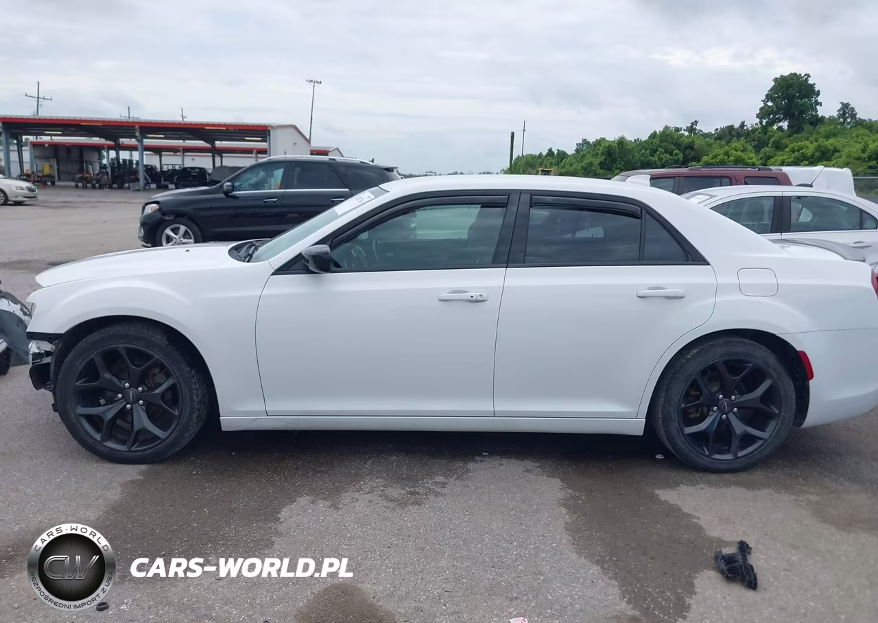 2020 Chrysler 300 Touring VIN:2C3CCAAG5LH160238 - 15