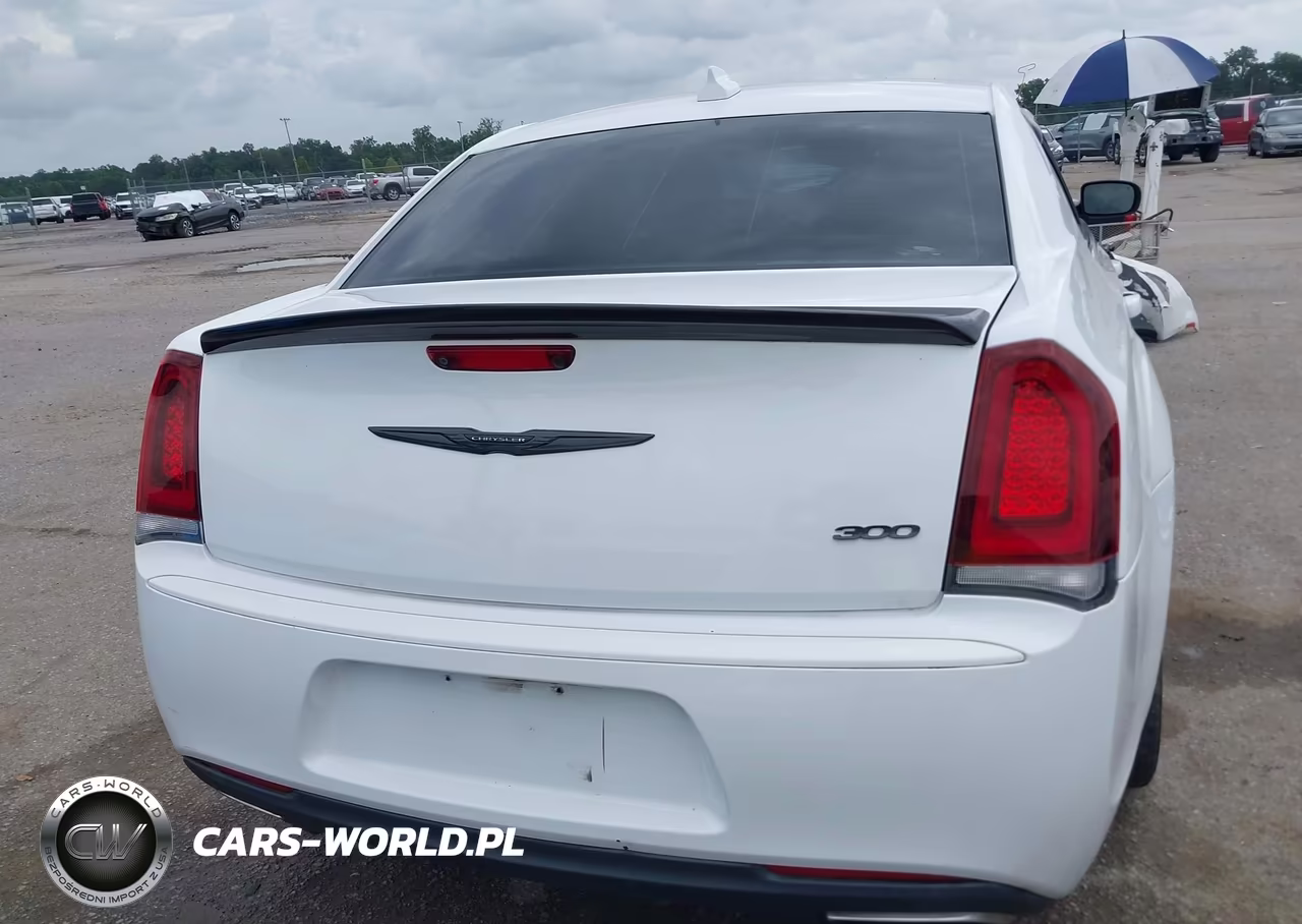 2020 Chrysler 300 Touring VIN:2C3CCAAG5LH160238 - 17