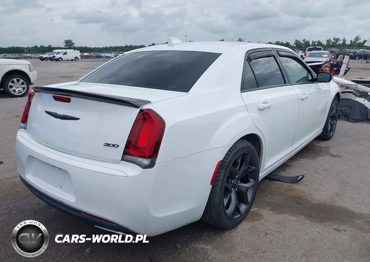 2020 Chrysler 300 Touring VIN:2C3CCAAG5LH160238 - 4