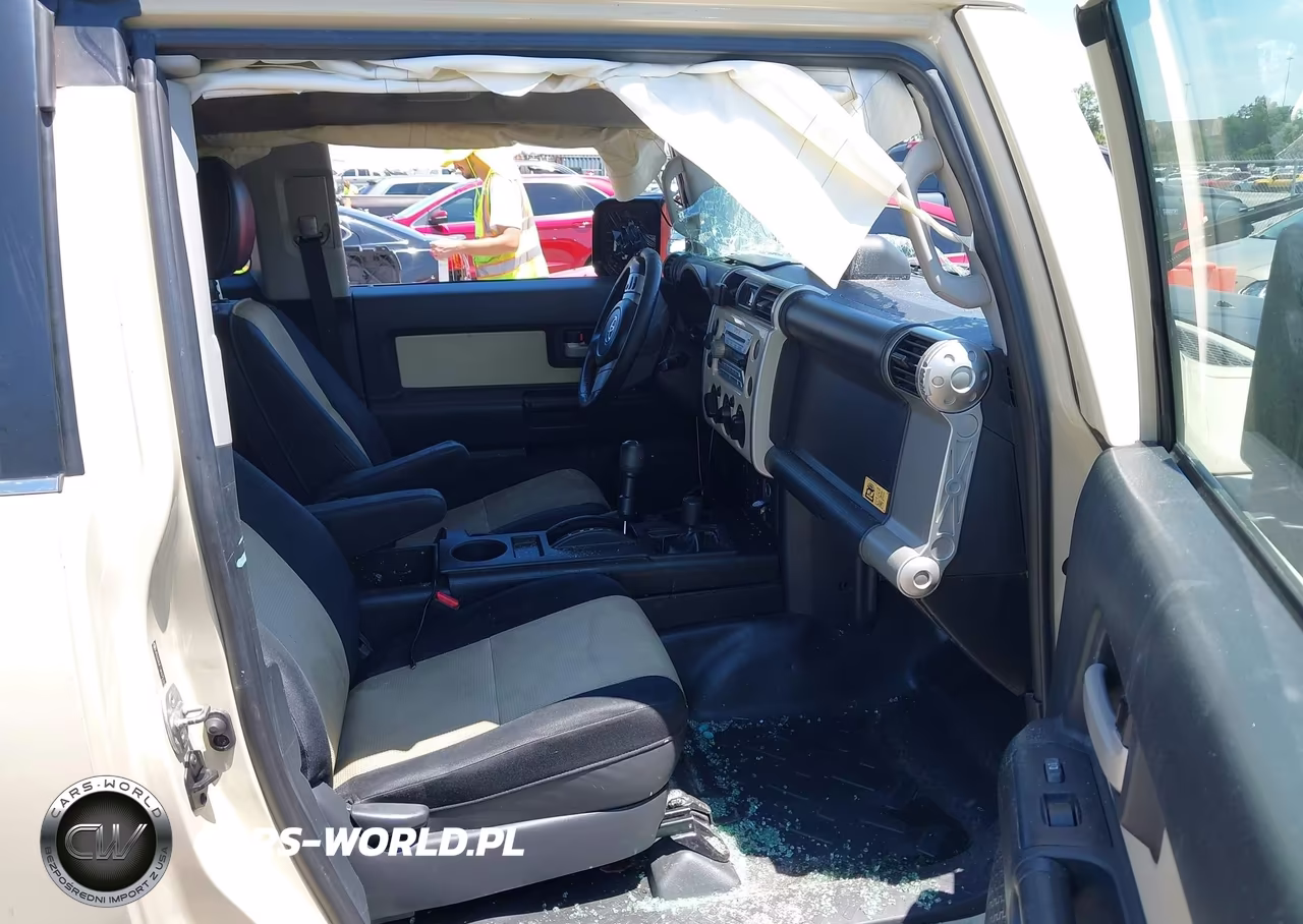 2010 Toyota Fj Cruiser VIN:JTEBU4BF1AK072784 - 5