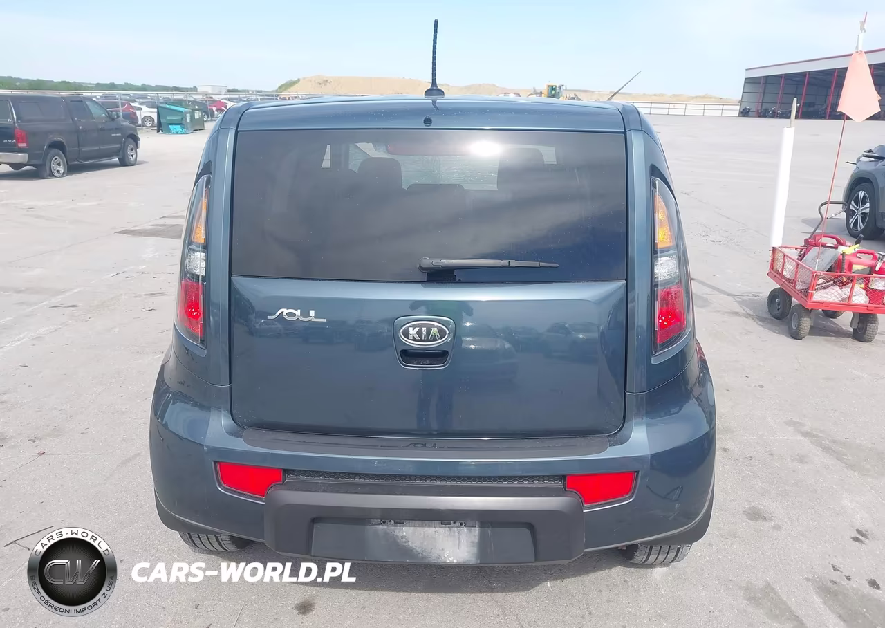2011 Kia Soul + VIN:KNDJT2A28B7203655 - 17
